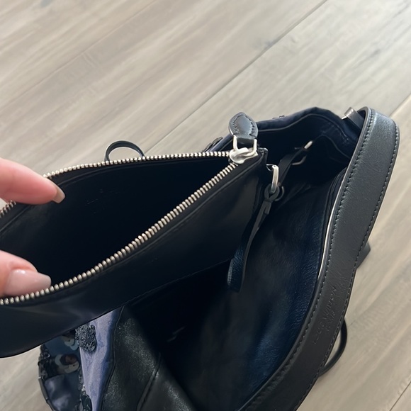 Louis Vuitton Tote - Picture 6 of 8